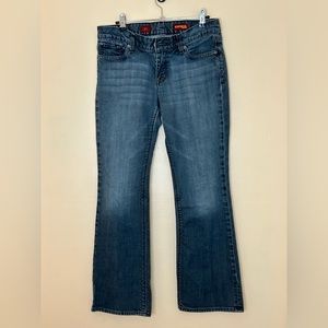 Express Jeans women’s Eva Boot Leg size 6s